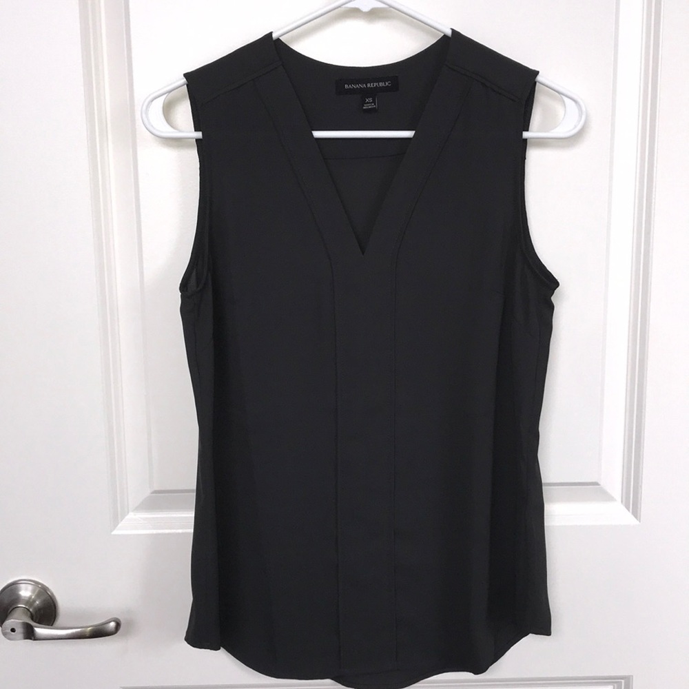 Banana Republic Sleeveless V-Neck Blouse